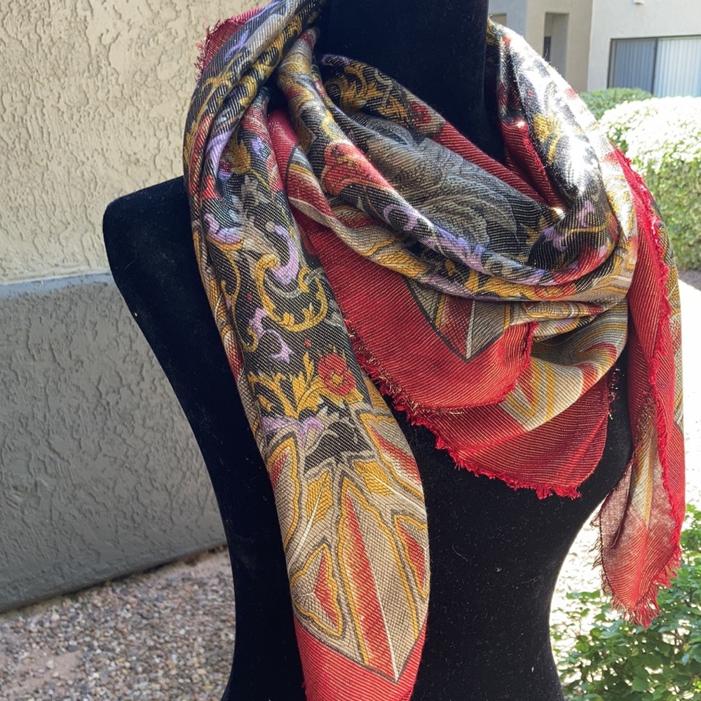 Exquisite Handmade 🧣 Scarf - Picture 4 of 7